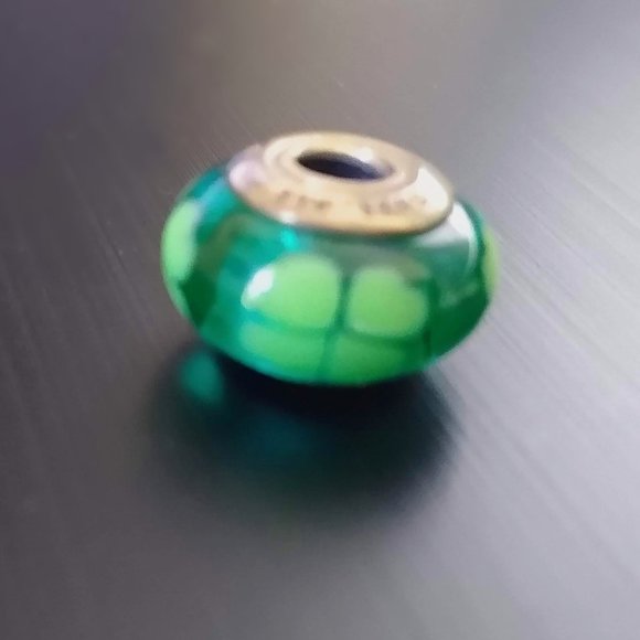 Glass "Kiss me I'm Irish" Retired Pandora charm - Picture 2 of 4